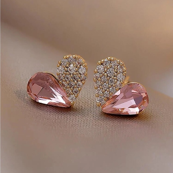 Jewelry - NWT Romantic Pink Heart and Rhinestone Stud Earrings